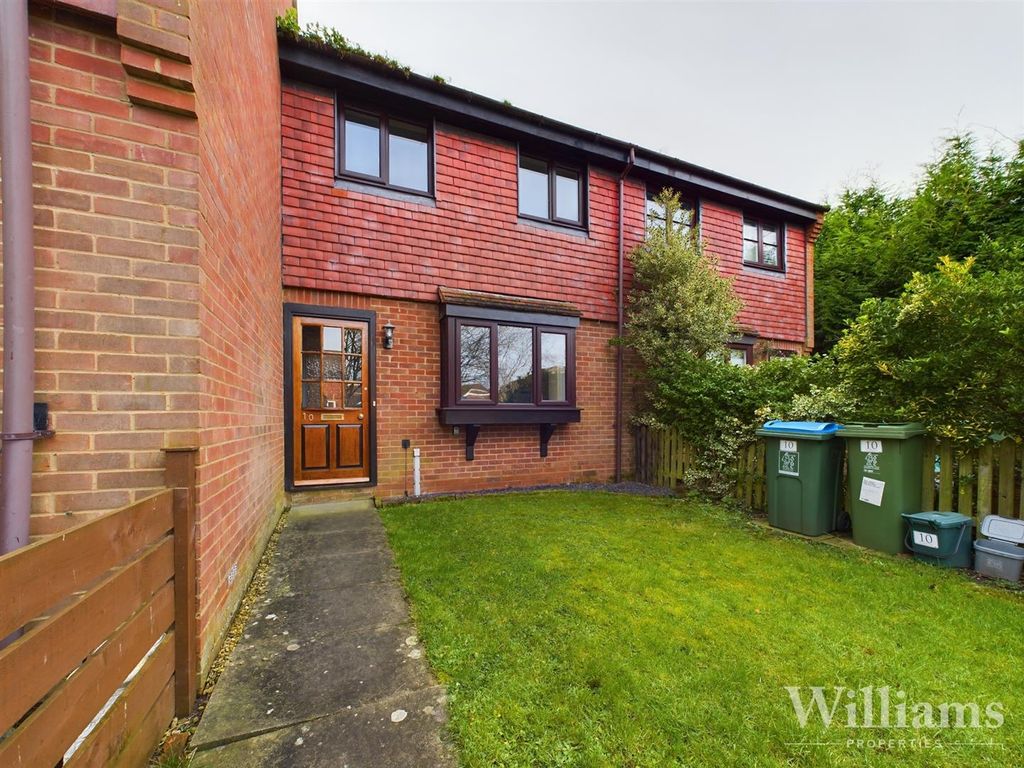 3 bed terraced house for sale in Brook Close, Ludgershall, Aylesbury