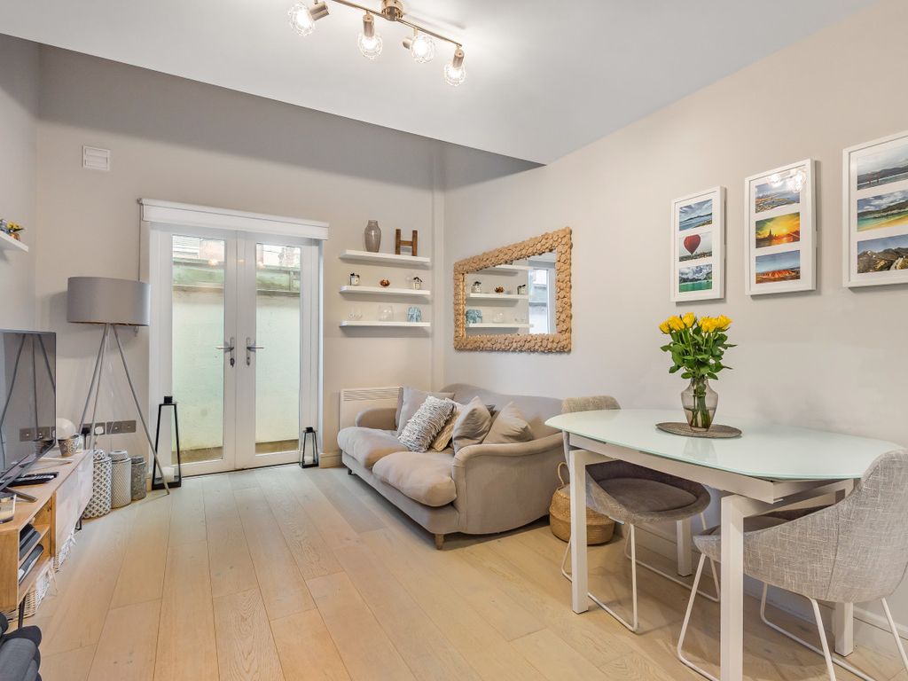 Hutton Grove, London N12