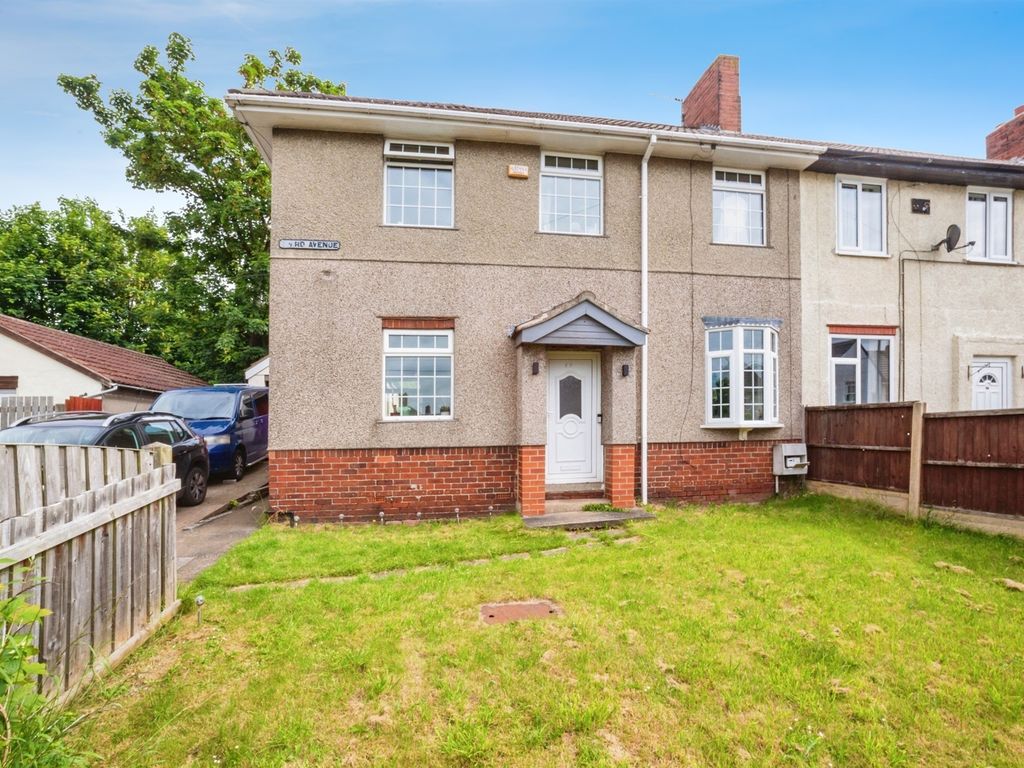 3 bed end terrace house for sale in Third Avenue, Upton, Pontefract WF9