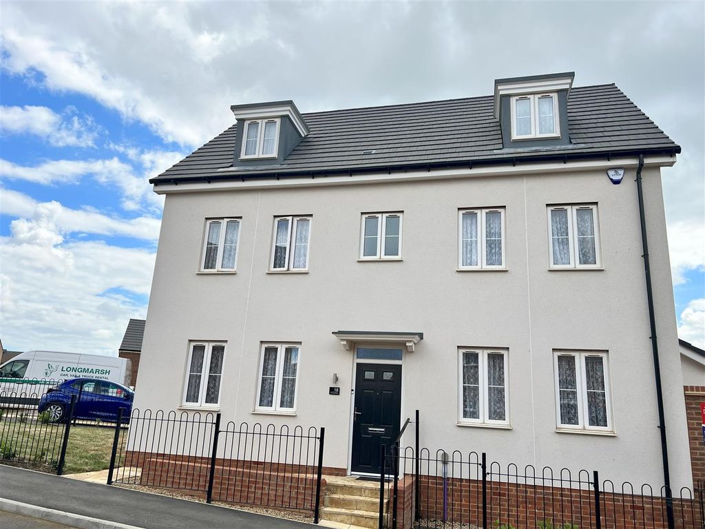 5 bed property for sale in Prunus Drive, Irthlingborough Road North