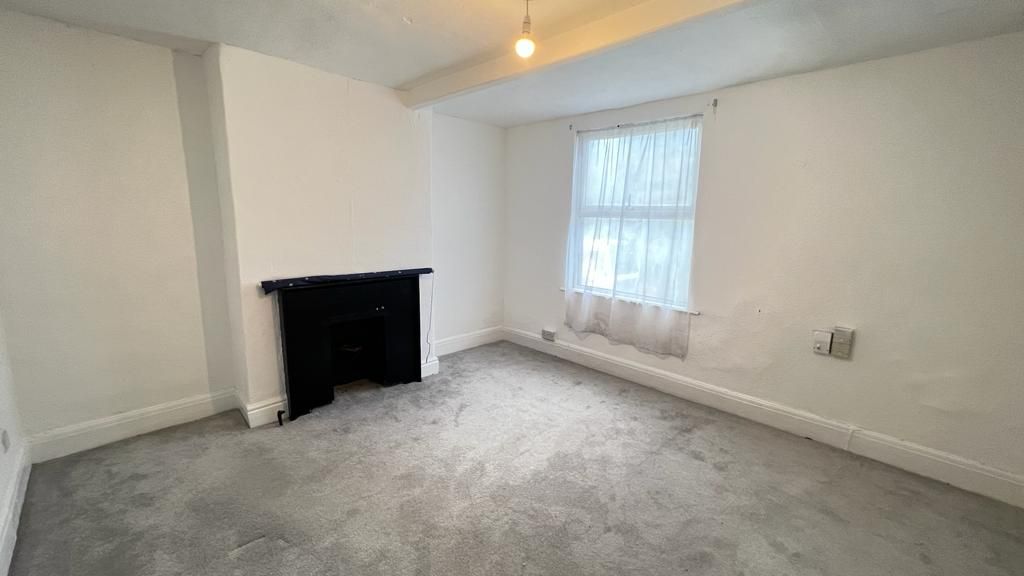 1 bed flat to rent in High Street North, Dunstable LU6, £1,150 pcm Zoopla