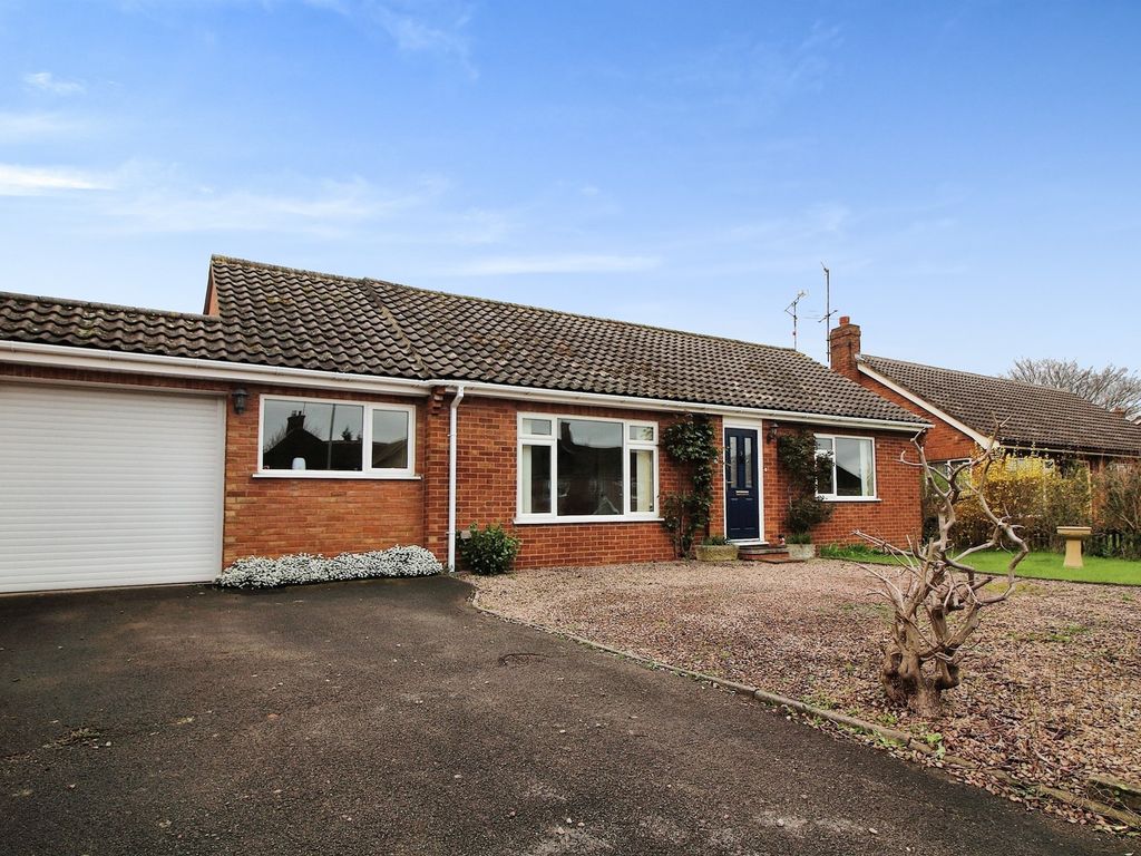 3 bed detached bungalow for sale in Layton Avenue, Malvern WR14 Zoopla