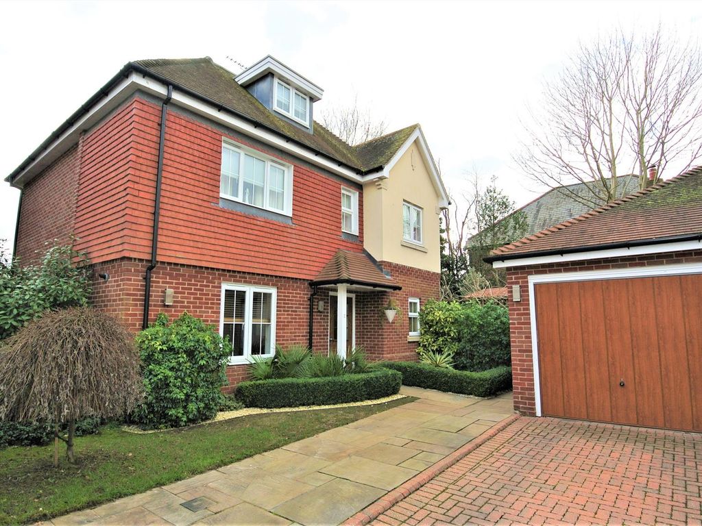 5 bed detached house for sale in Highfield Park, Addlestone KT15 Zoopla