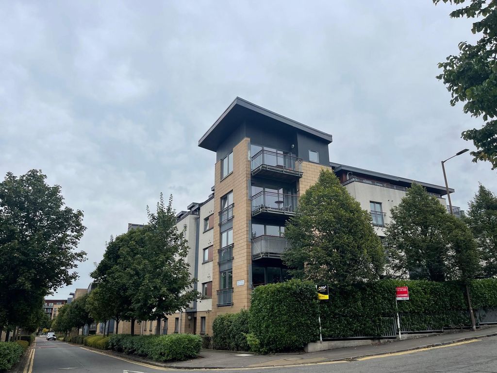 2 bed flat to rent in East Pilton Farm Avenue, Pilton, Edinburgh EH5, £