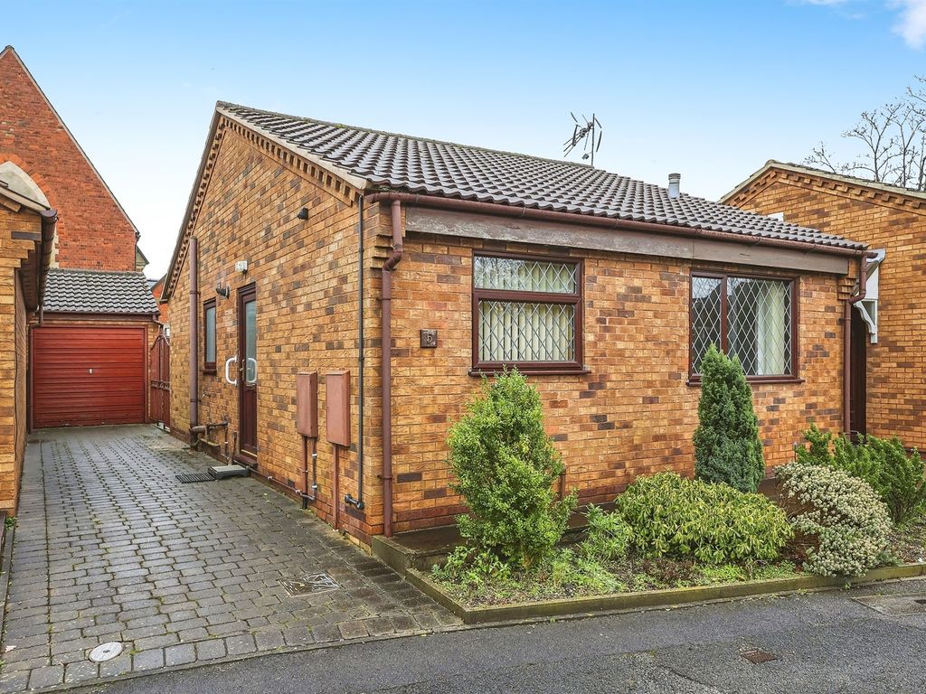 2 bed detached bungalow for sale in Magdalene Way, Hucknall, Nottingham