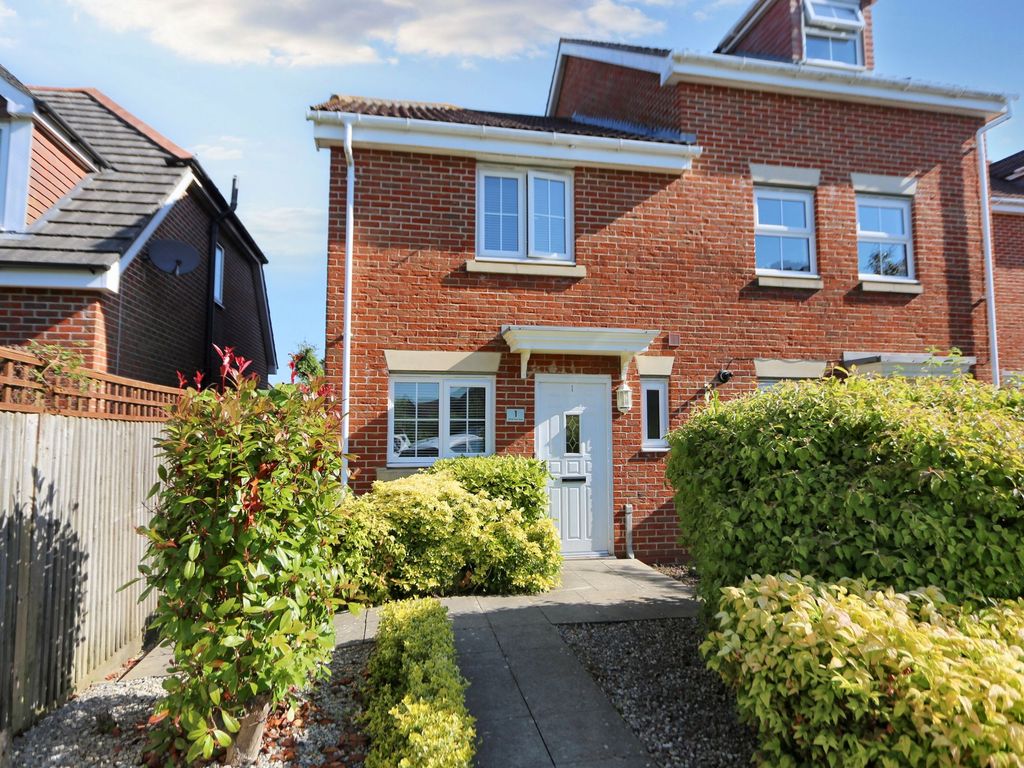 2 bed semidetached house for sale in White Tree Close, Fair Oak SO50