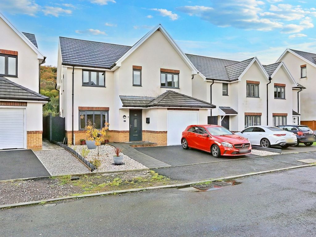 4 bed detached house for sale in Clos Afon, Aberdare CF44, £340,000