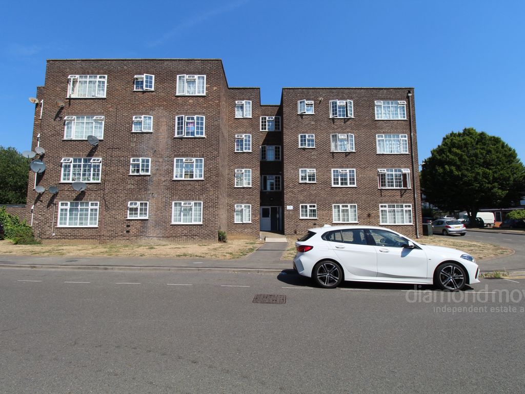 2 bed flat to rent in Arborfield Close, Slough SL1 Zoopla