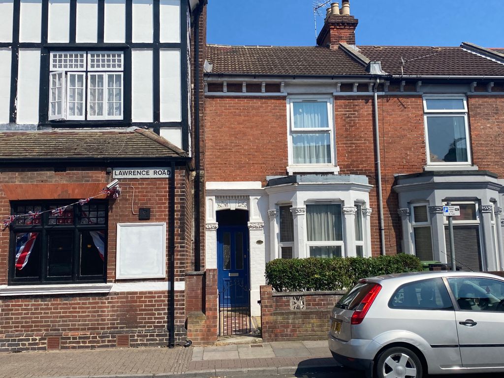 Room to rent in Lawrence Road, Southsea PO5 Zoopla