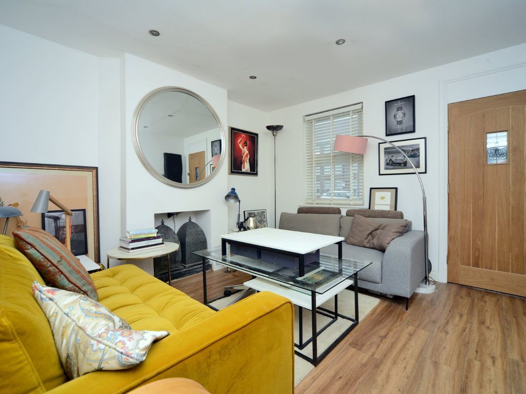 2 bed end terrace house for sale in Cheam Common Road, Worcester Park