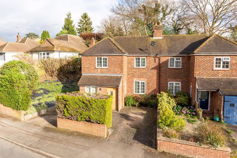 3 bed semidetached house to rent in Rowtown, Addlestone KT15, £2,250