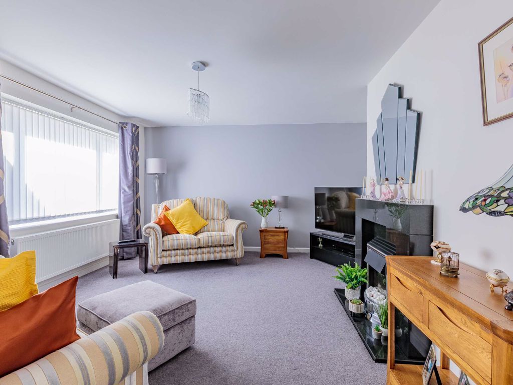 2 bed semidetached house for sale in Sandhurst Close, Stoke Lodge