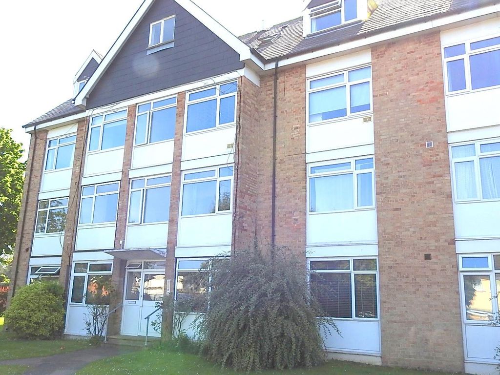 1 bed flat for sale in Farm Way, Worcester Park KT4, £250,000 Zoopla