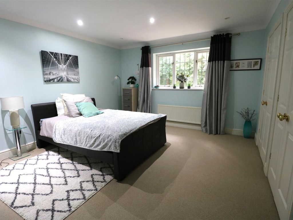 Room to rent in Goldney Road, Camberley GU15, £675 pcm Zoopla