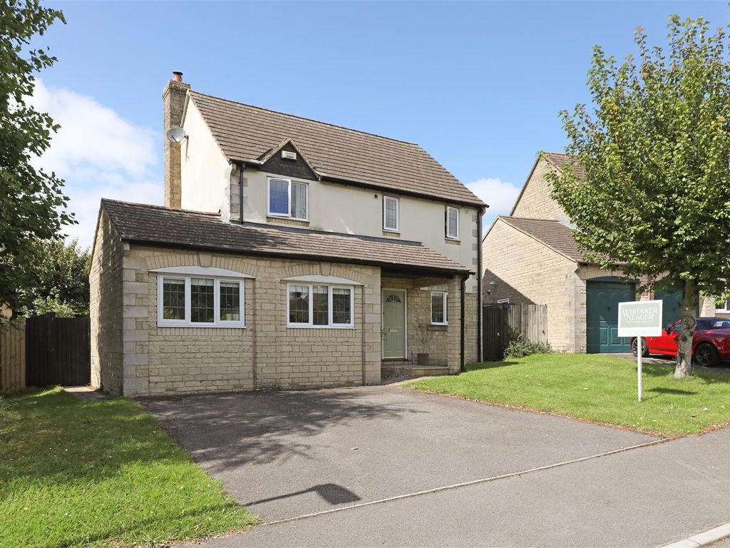 3 bed detached house for sale in Padin Close, Chalford, Stroud GL6, £
