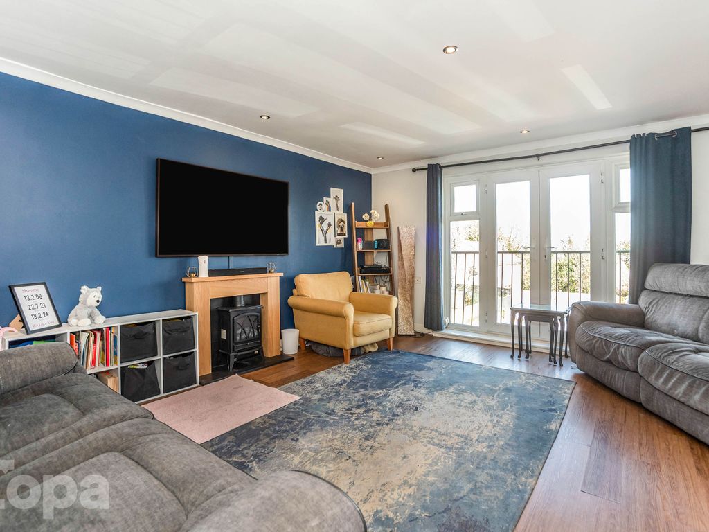 4 bed town house for sale in Elizabeth Street, Greenhithe DA9, £400,000