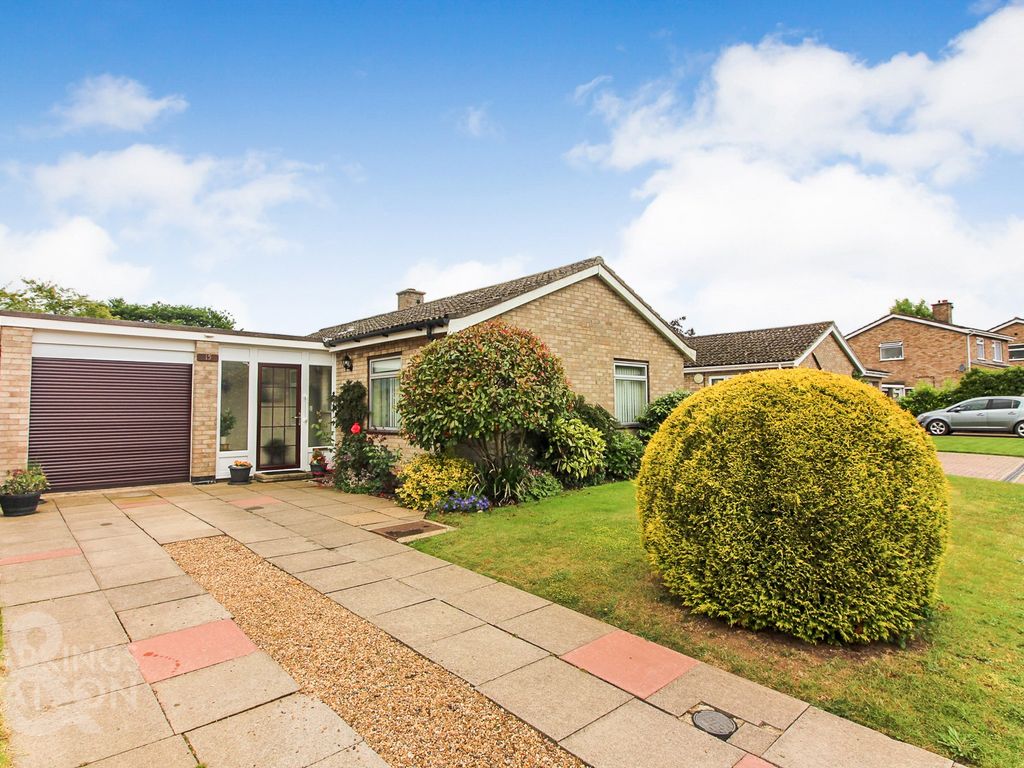 3 bed detached bungalow for sale in Beverley Road, Brundall, Norwich