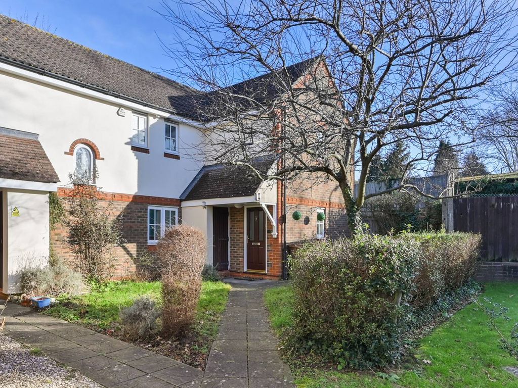 2 bed semidetached house to rent in Teal Place, Cheam, Sutton SM1, £