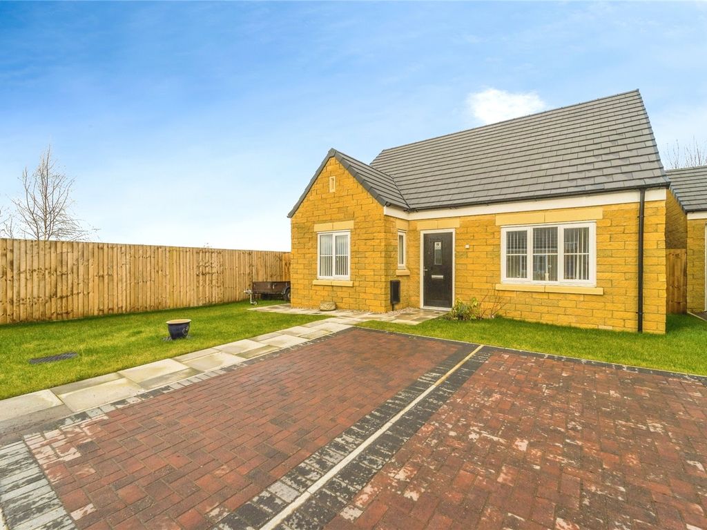 3 bed bungalow for sale in Tum Hill Close, Colne BB8, £270,000 Zoopla