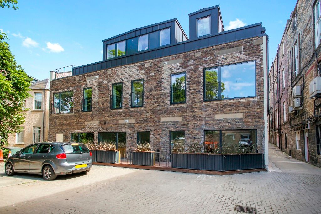 2 bed flat to rent in Union Street, New Town, Edinburgh EH1, £2,100 pcm