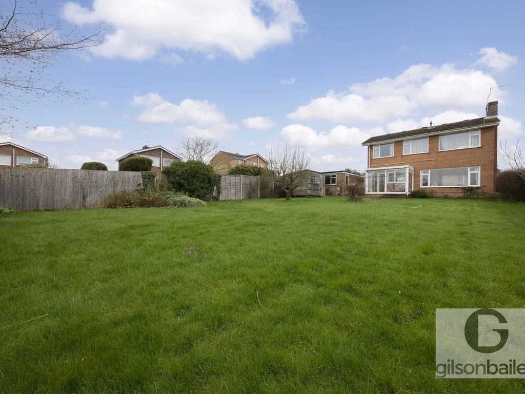 3 bed detached house for sale in Bensley Close, Acle NR13, £275,000