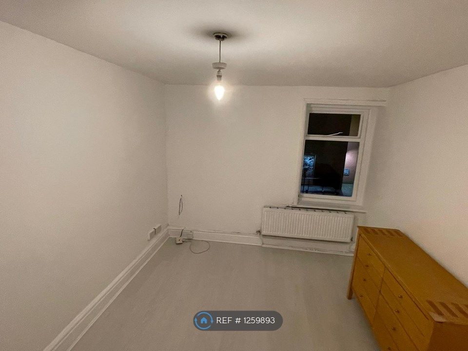 1 bed terraced house to rent in Market Street, Shaw, Oldham OL2, £675