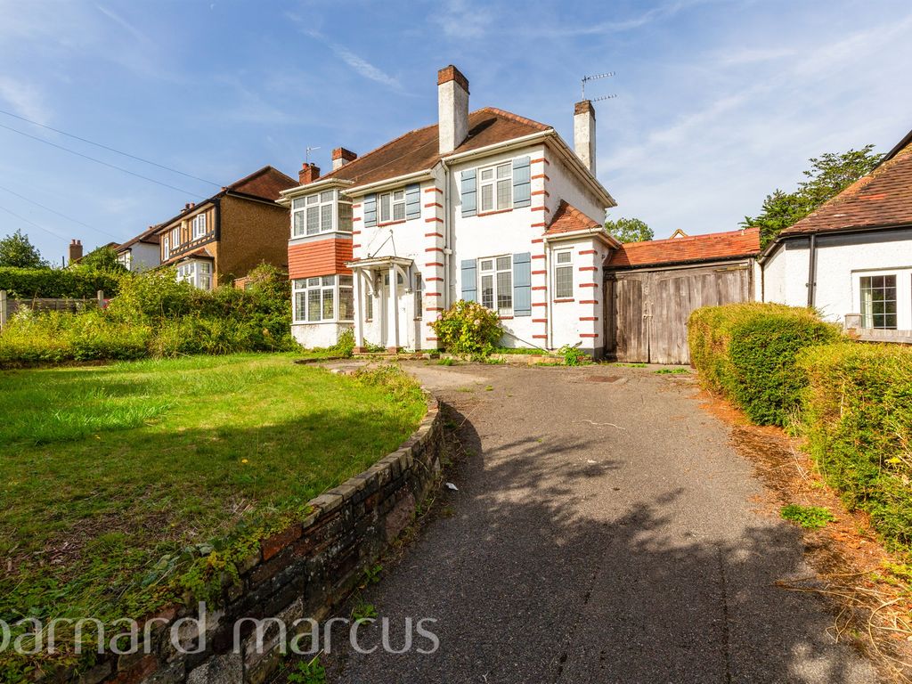 4 bed detached house for sale in Dorking Road, Epsom KT18, £825,000