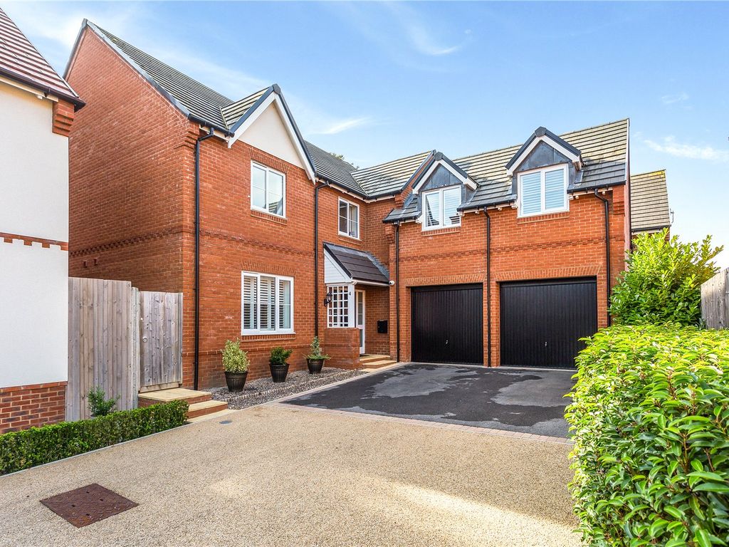 5 bed detached house for sale in Meadowbrook, Woolton Hill, Newbury
