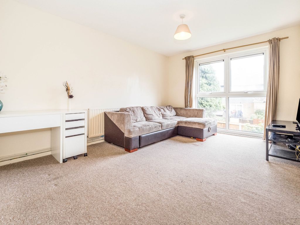 1 bed flat for sale in Jefferson Close, Gants Hill, Ilford, Essex IG2