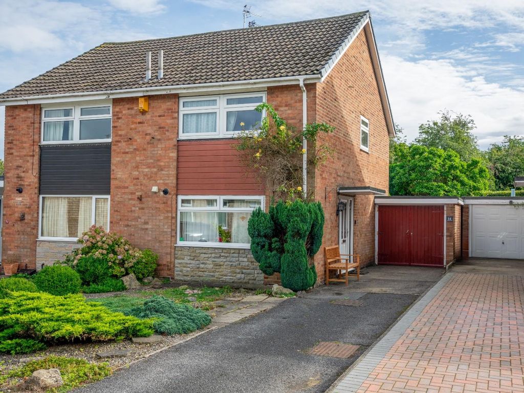 3 bed semidetached house for sale in Orchard Close, Dringhouses, York