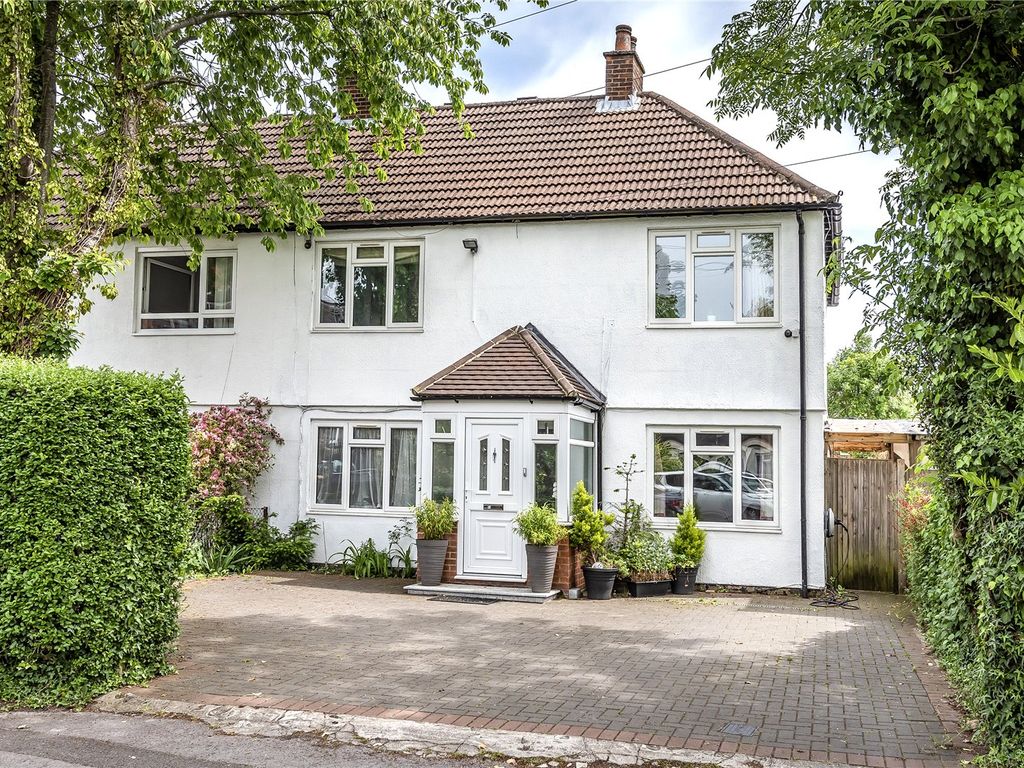 4 bed semidetached house for sale in Woodlands Drive, Stanmore