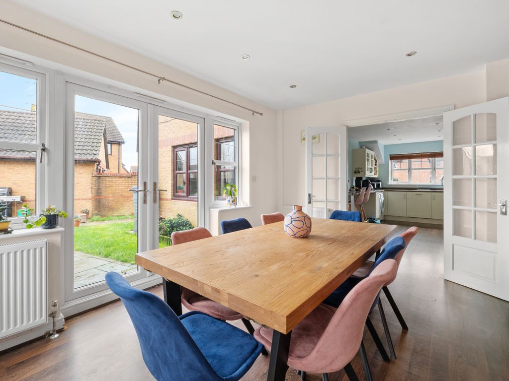 4 bed detached house for sale in Hardy Close, Horley, Surrey RH6, £475,000 Zoopla