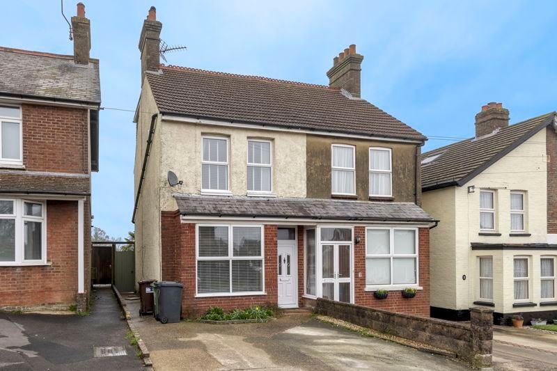4 bed semidetached house for sale in East Beeches Road, Crowborough