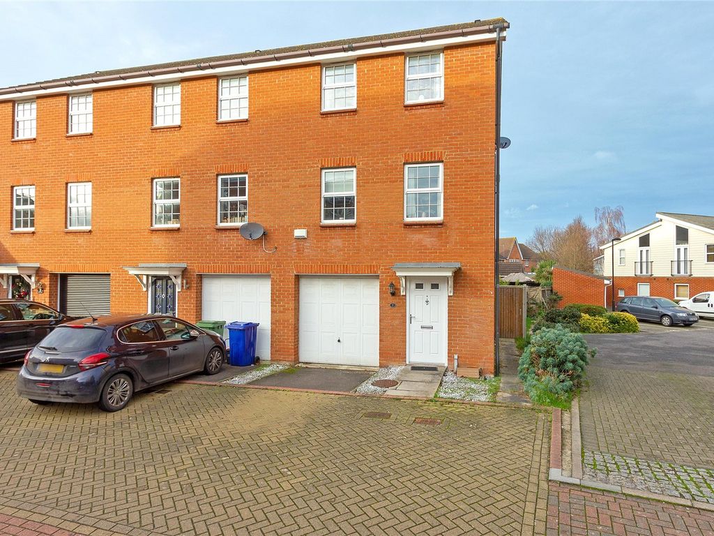 3 Bed End Terrace House For Sale In Fire Opal Way Sittingbourne Me10