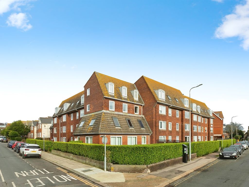 1 bed flat for sale in Cranfield Road, BexhillOnSea TN40, £100,000