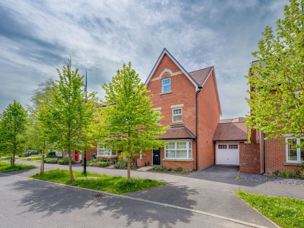 4 bed semidetached house to rent in Reid Crescent, Hellingly, Hailsham