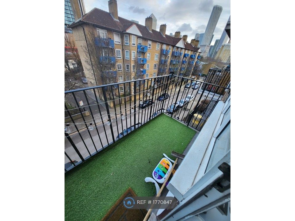 1 bed flat to rent in Padstow House, London E14, £1,800 pcm Zoopla