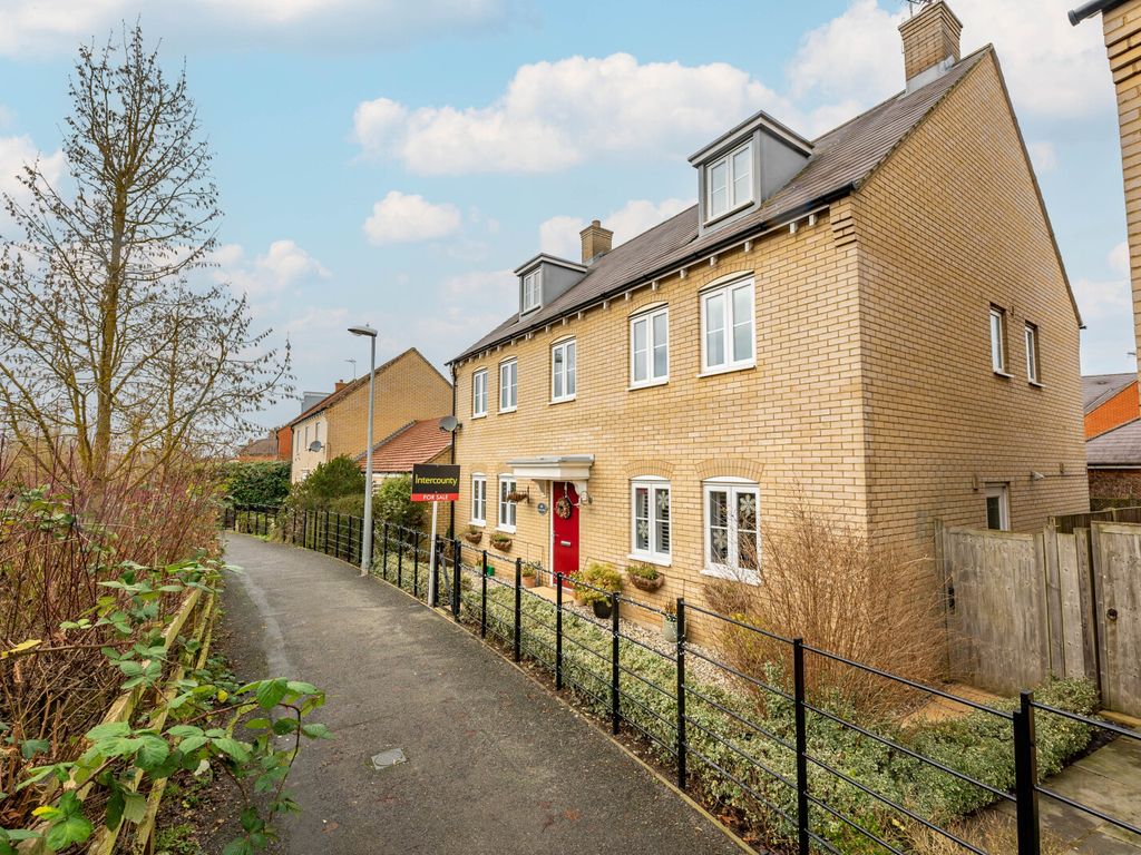 Peachey Walk, Stansted CM24  
