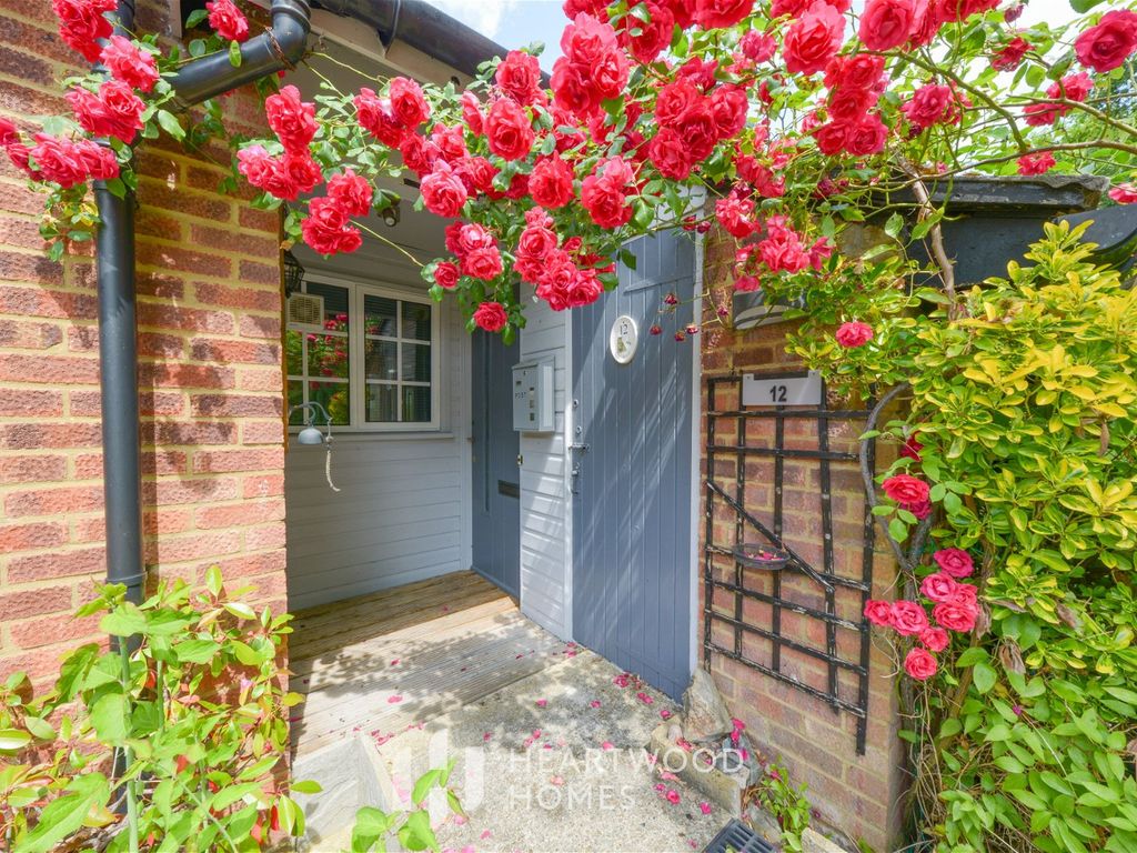 2 bed terraced bungalow for sale in Ripon Way, St. Albans AL4, £475,000