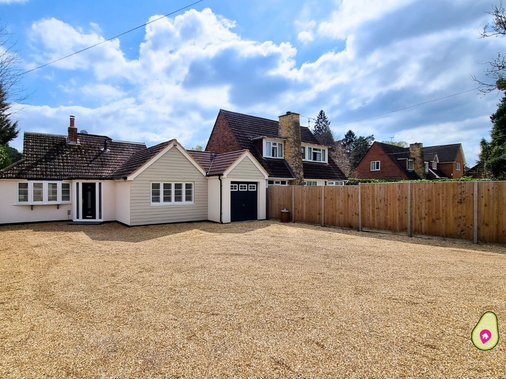 4 bed property for sale in Nine Mile Ride, Finchampstead, Wokingham