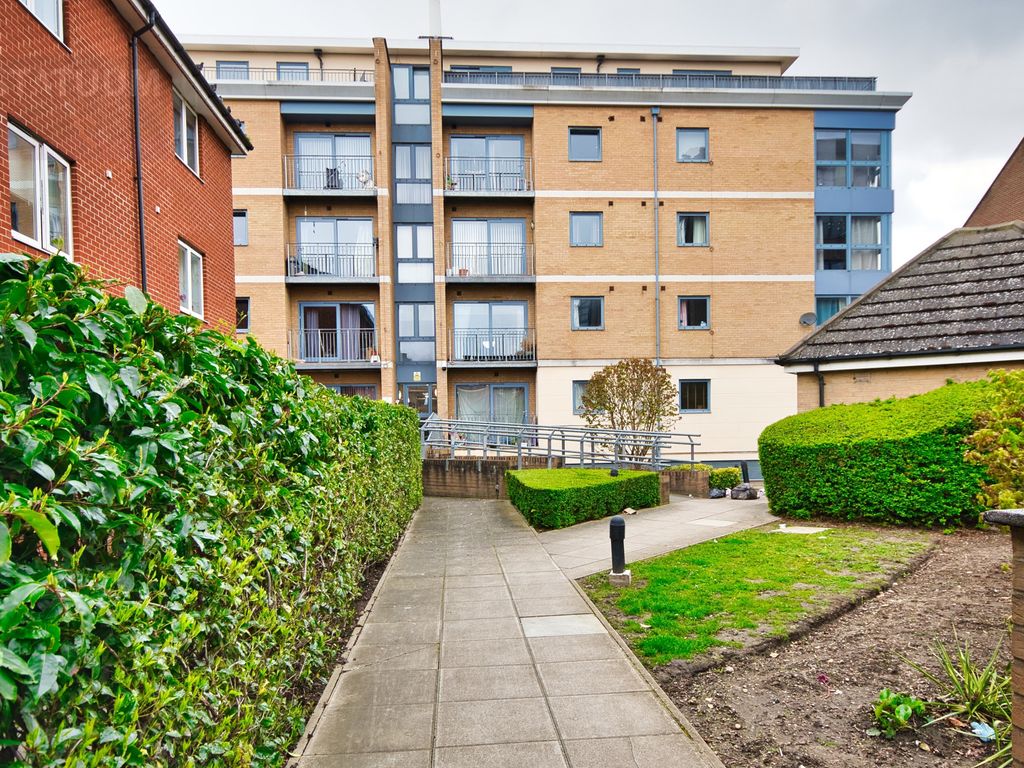 2 bed flat for sale in Sherwood Gardens, Westferry, Isle Of Dogs