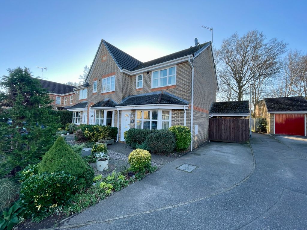 2 bed end terrace house for sale in Conygree Close, Lower Earley