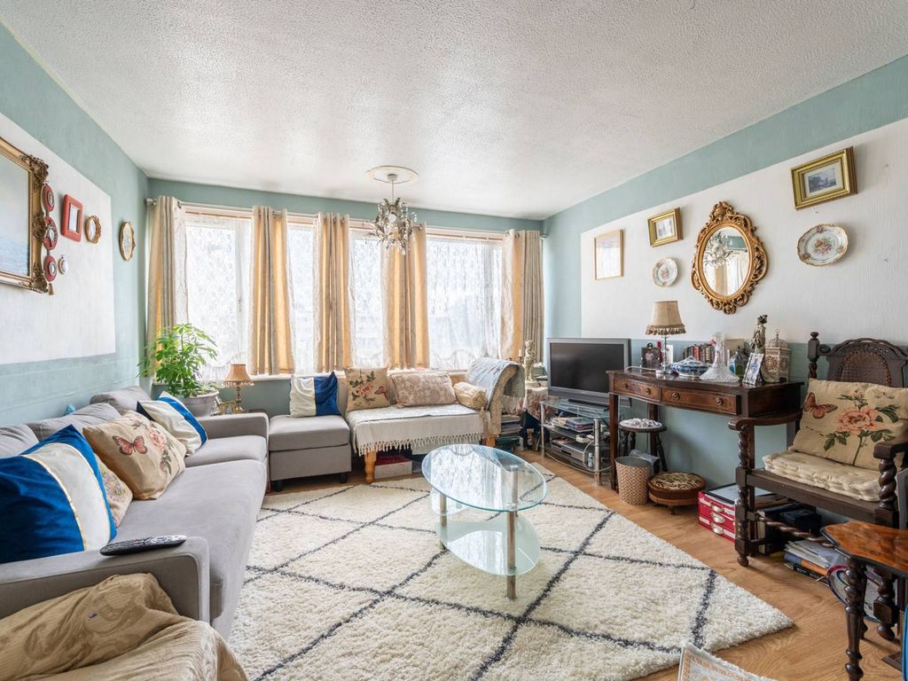 4 bed semidetached house for sale in Saxonbury Close, Mitcham CR4 Zoopla