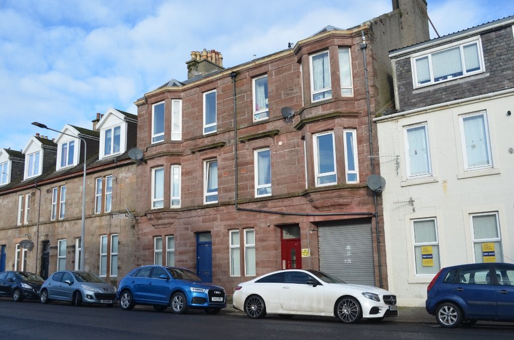 2 bed flat to rent in East Princes Street, Helensburgh, Argyll & Bute