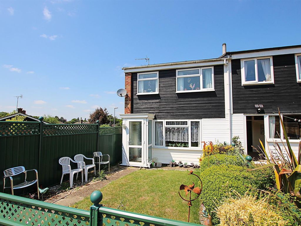 3 bed terraced house for sale in Holland Park, Cheveley, Newmarket CB8