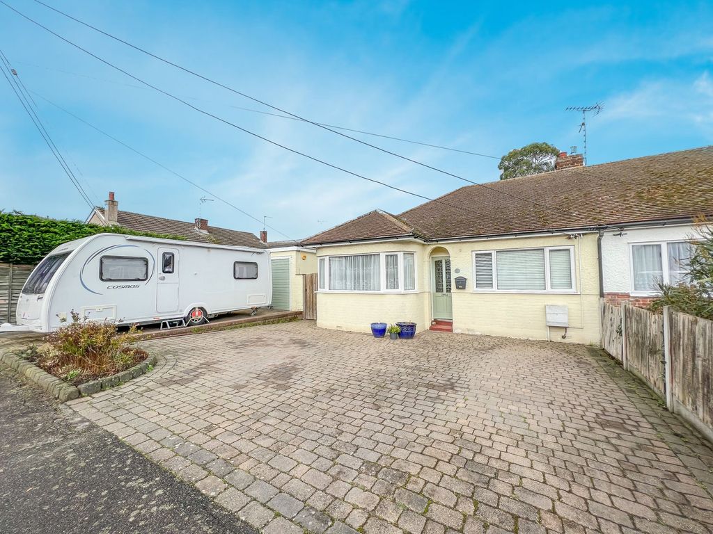 3 bed semidetached bungalow for sale in Southview Road, Hockley SS5 Zoopla