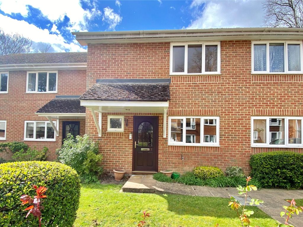 2 bed terraced house for sale in Pegasus Court, Fleet GU51 Zoopla