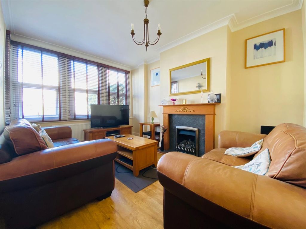 2 bed terraced house for sale in Estcourt Road, Woodside, Croydon SE25 Zoopla