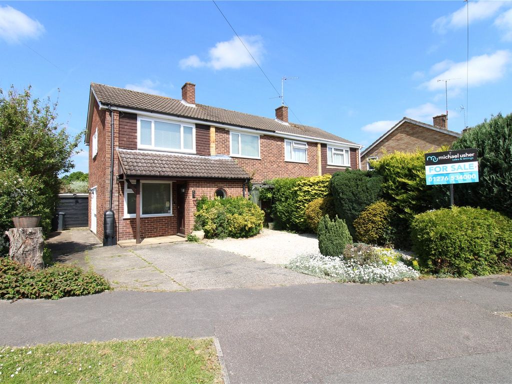 4 bed semidetached house for sale in Lambert Crescent, Blackwater