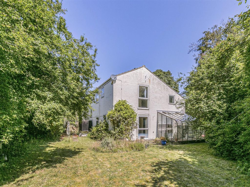 6 bed detached house for sale in Meadow Walk, Great Abington, Cambridge